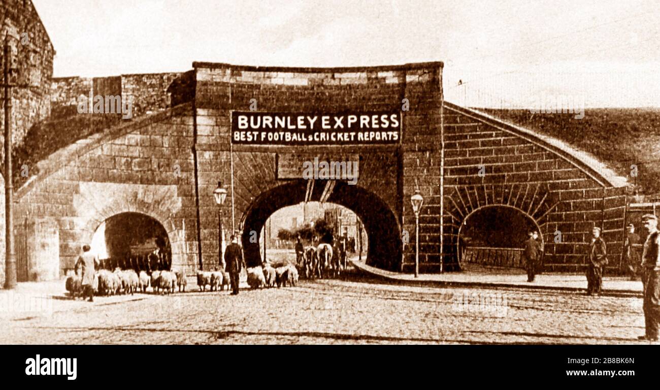 L'acquedotto del canale di Leeds e Liverpool, Yorkshire Street, Burnley, all'inizio del 1900 Foto Stock