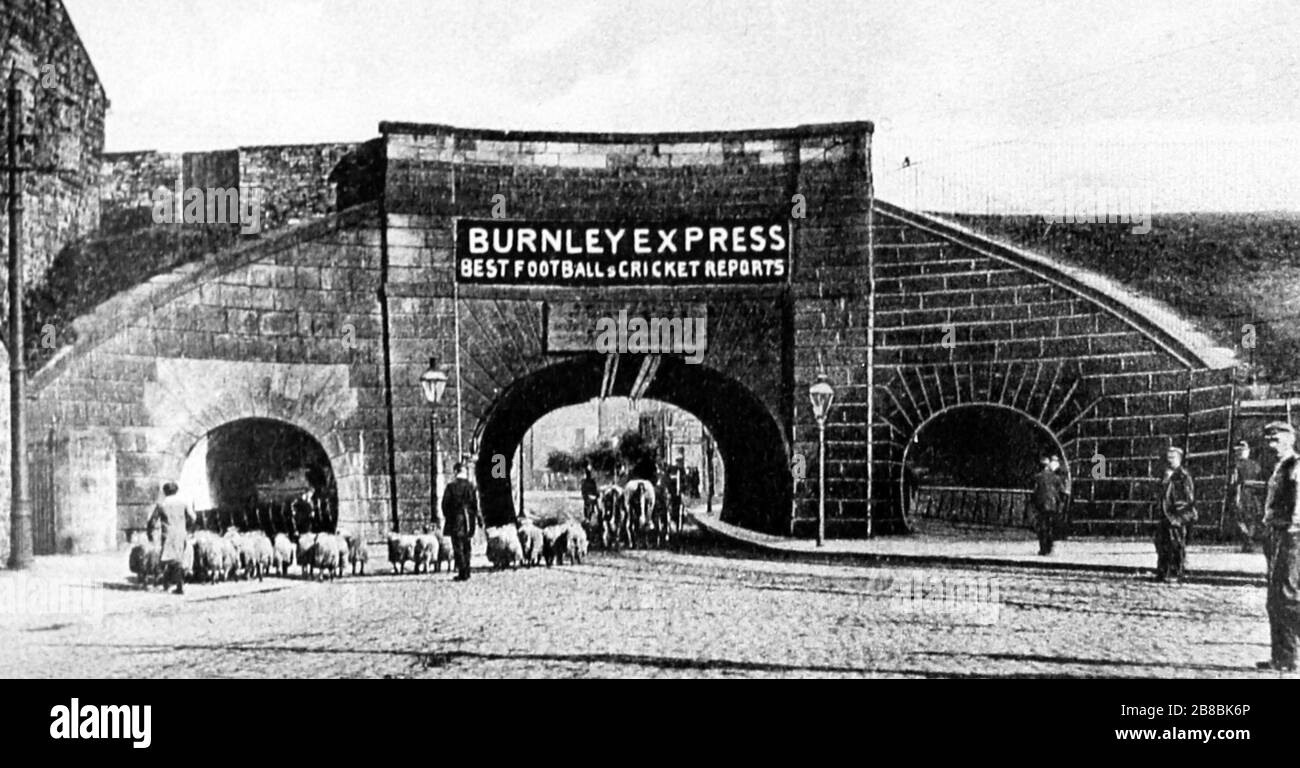 L'acquedotto del canale di Leeds e Liverpool, Yorkshire Street, Burnley, all'inizio del 1900 Foto Stock