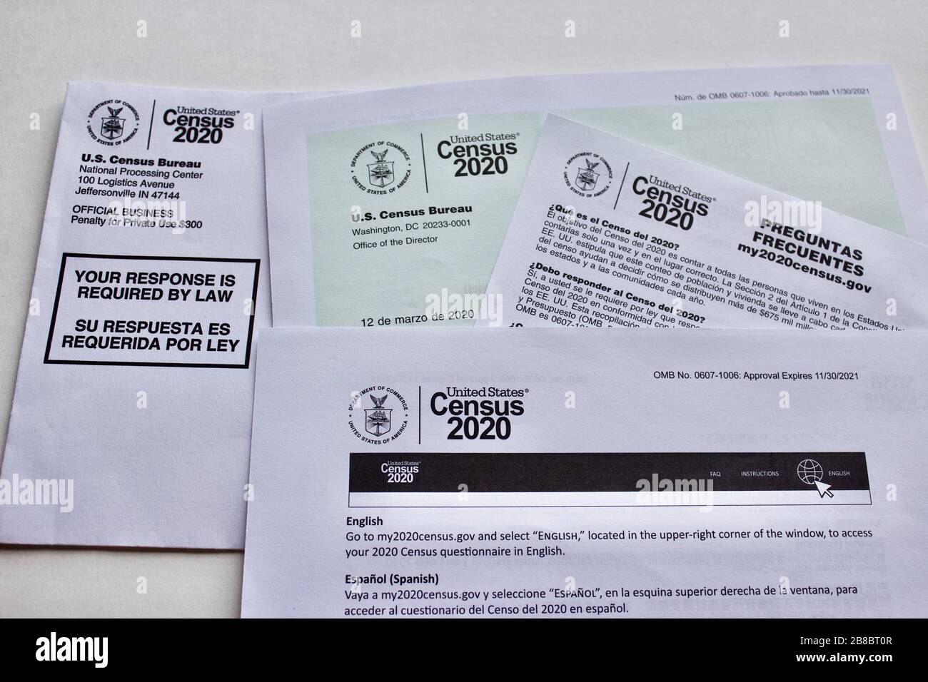 3/18/2020 Miami FL-United States Census 2020 lettera bilingue e istruzioni per l'archiviazione elettronica. Foto Stock