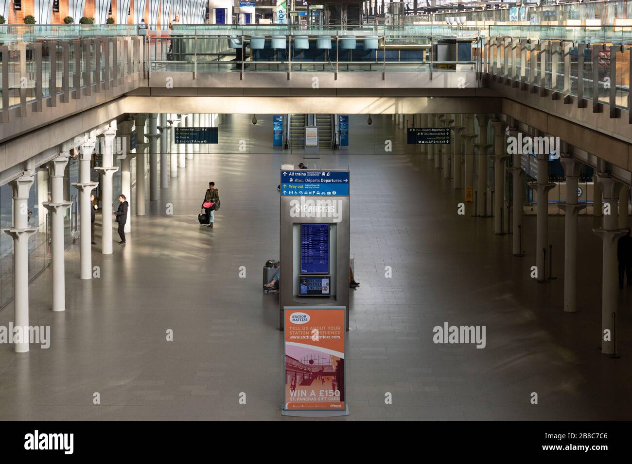 La stazione internazionale di St Pancras di Londra è deserta durante la pandemia di Covid-19 2020 Foto Stock