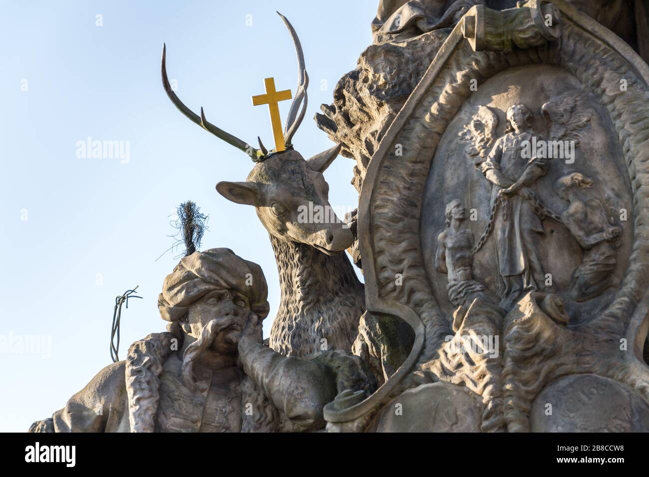 Scultura barocca di Giovanni di Matha, Felix di Valois e San Ivan sul Ponte Carlo, Praga, Repubblica Ceca, giorno di sole Foto Stock