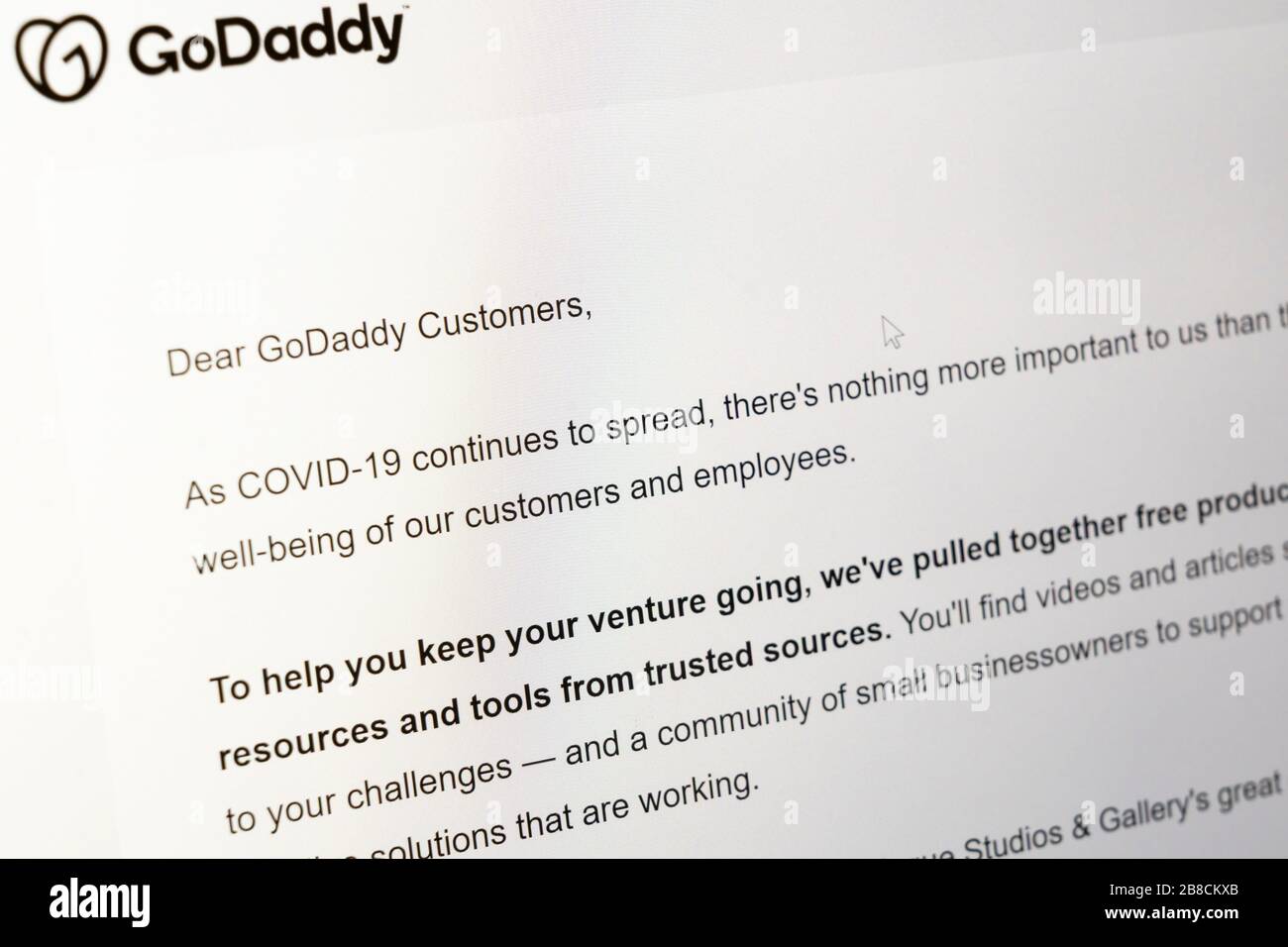 Un'e-mail da GoDaddy nel Regno Unito ai suoi clienti su come rimanere in contatto durante la crisi del Coronavirus Covid 19 Foto Stock