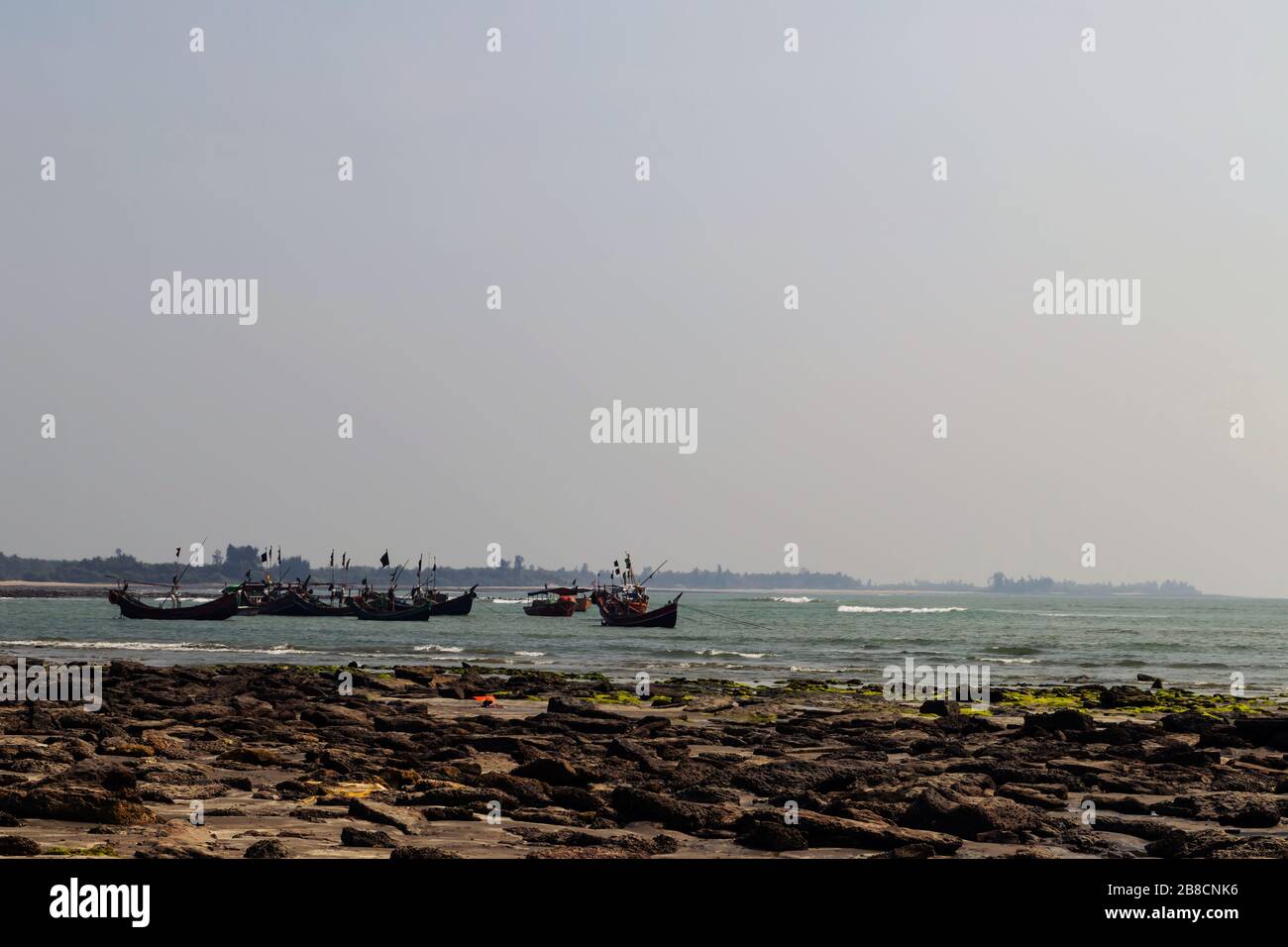 I pescherecci da traino sono in attesa a Saint Martin Island Foto Stock