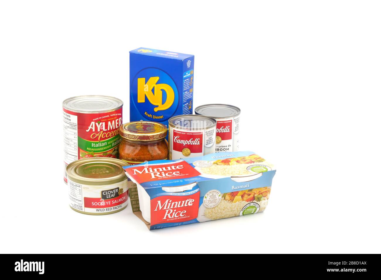Vari alimenti di convenienza con durata di conservazione più lunga che può essere utile avere come razioni di emergenza. Foto Stock