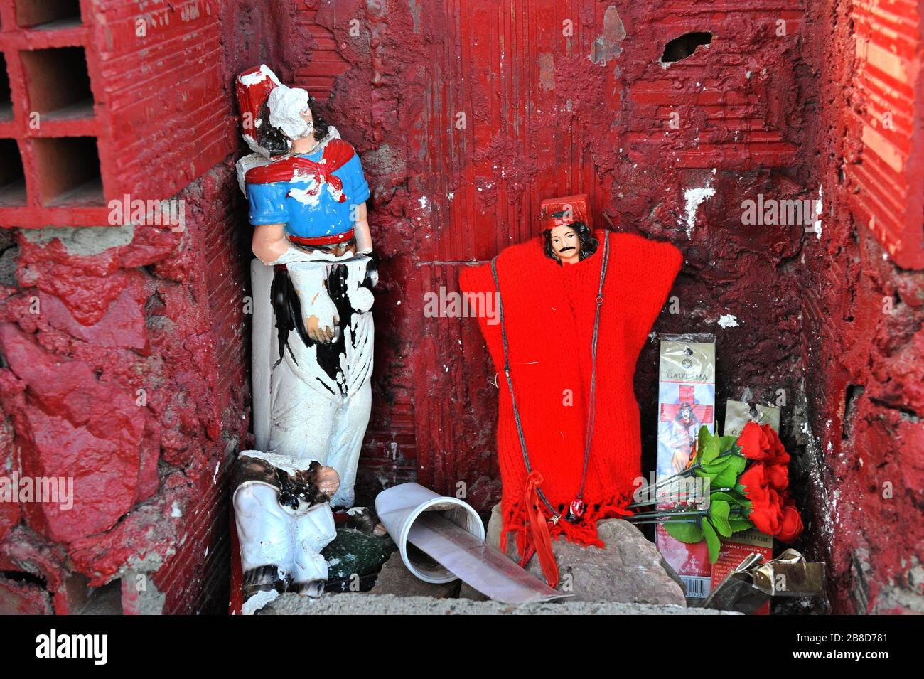 Chubut/Argentina: Strada santuario dedicato a Gauchito Gil, un folk saint in Argentina Foto Stock