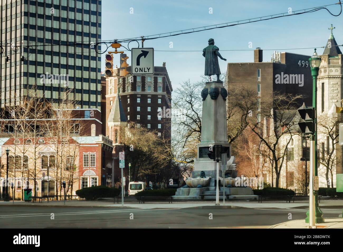 Columbus Circle nel centro di Syracuse, New York, 21 marzo 2020 Foto Stock