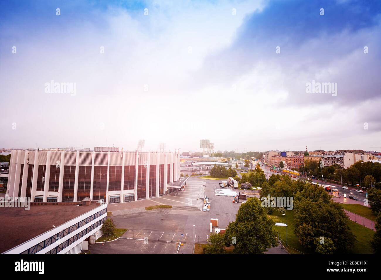 Yubileyny Sports Palace vista dall'alto e sul Prospekt Dobrolyubova a San Pietroburgo Russia Foto Stock