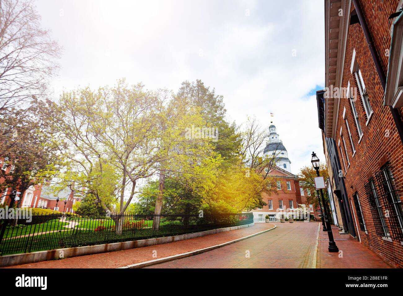 Vista primaverile di Bladen Street verso il Maryland state House capitol Building, Annapolis ma, USA Foto Stock