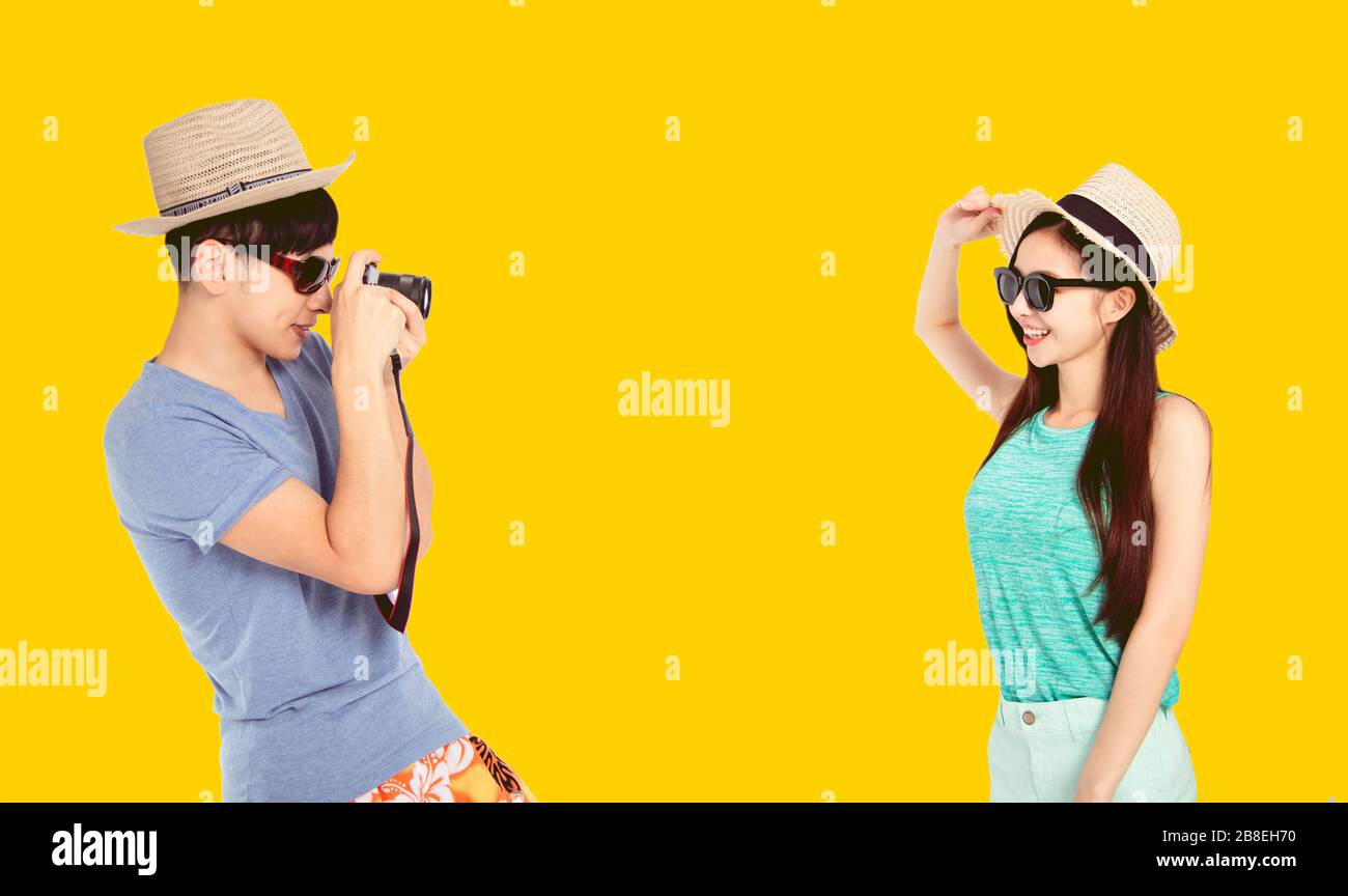 felice giovane coppia turistica scattando foto e godersi la vacanza estiva Foto Stock