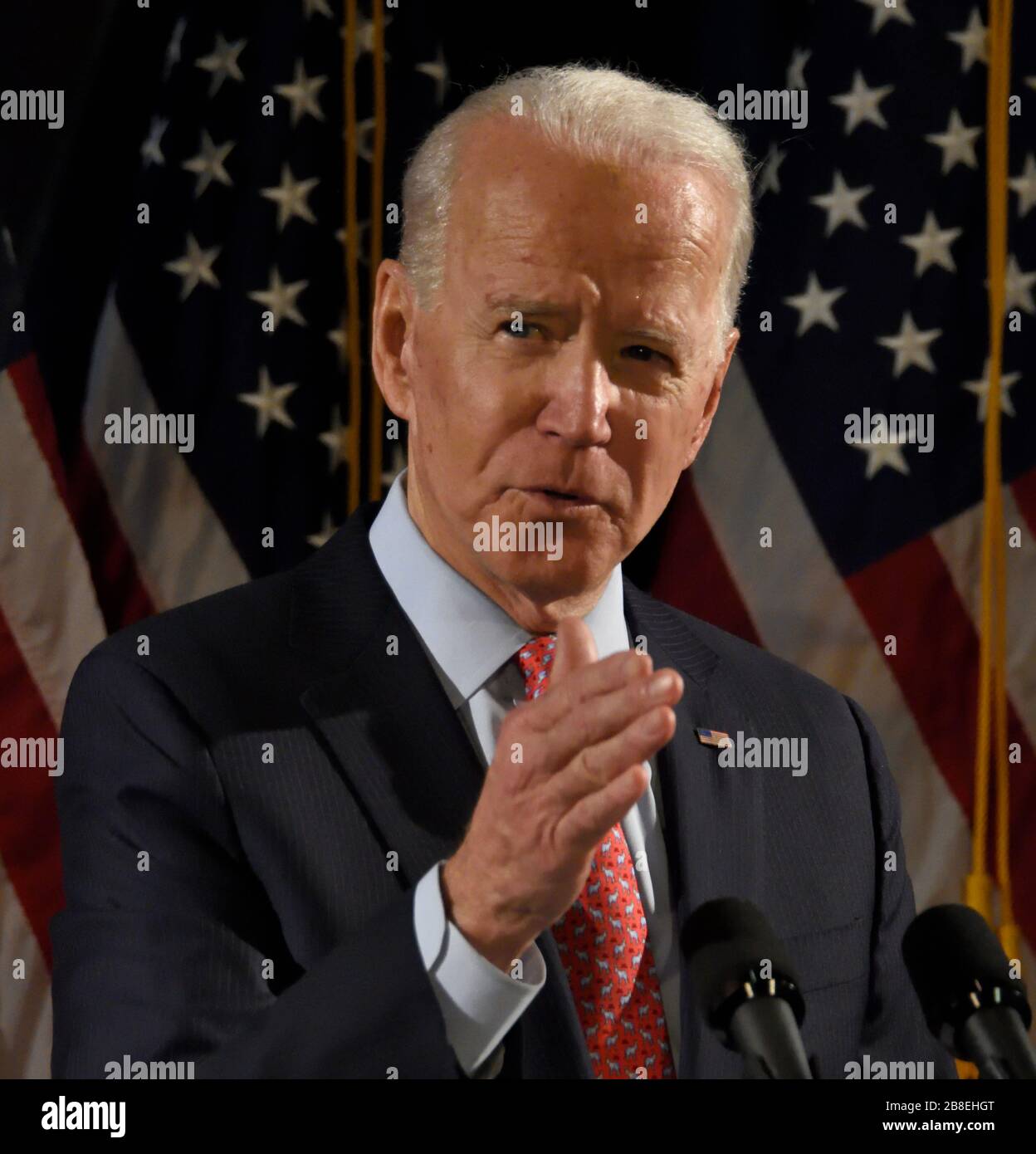 WILMINGTON, DE, USA - 12 MARZO 2020: Joe Biden fornisce osservazioni sulla risposta al Coronavirus (COVID-19) emergenza di salute pubblica all'Hotel Du Pont. Foto Stock