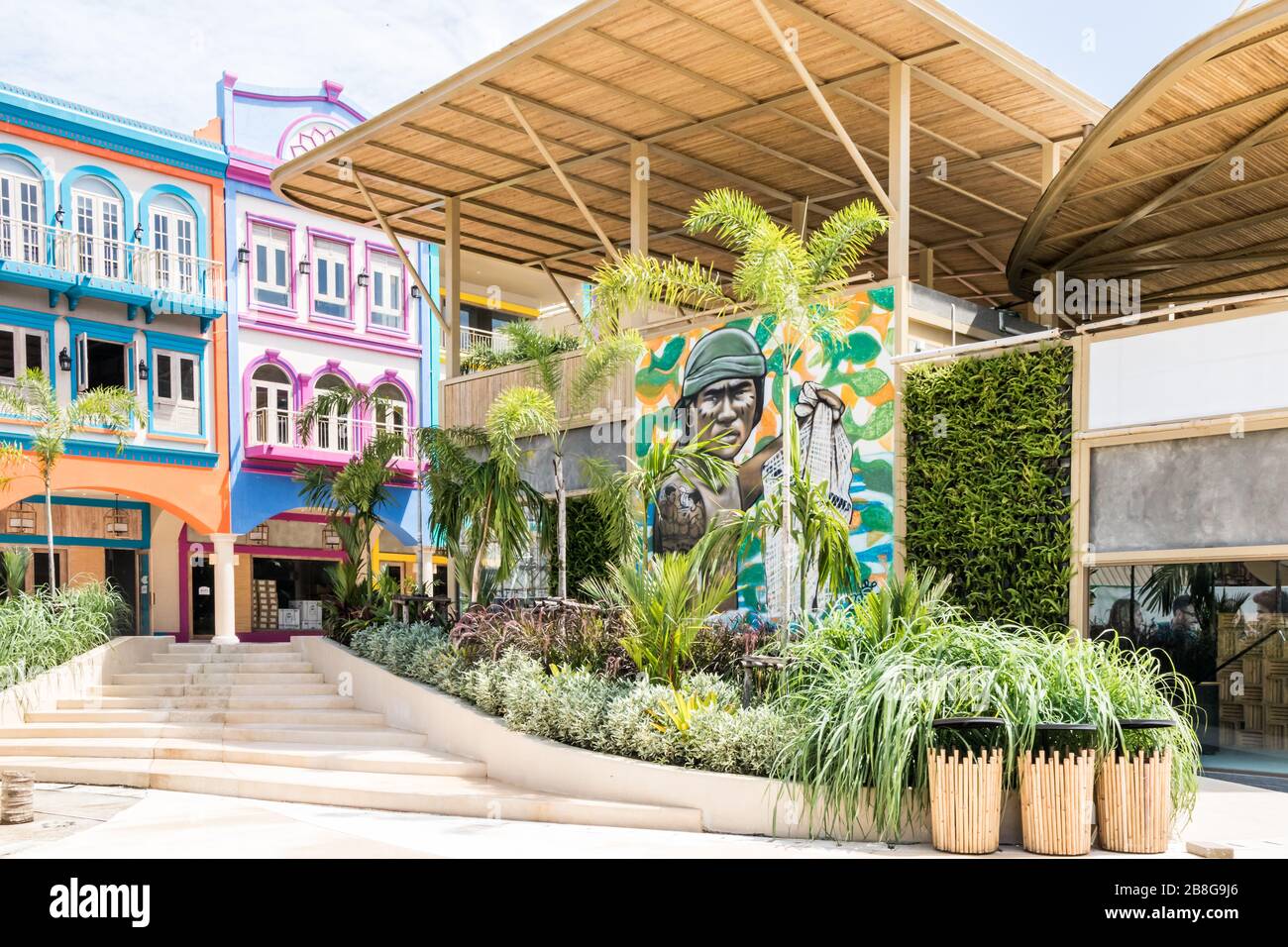 Phuket, Thailandia - 7 Ottobre 2019: Ingresso al centro commerciale di Blue Tree. Si tratta di un parco acquatico e di un complesso commerciale a Cherngtalay. Foto Stock
