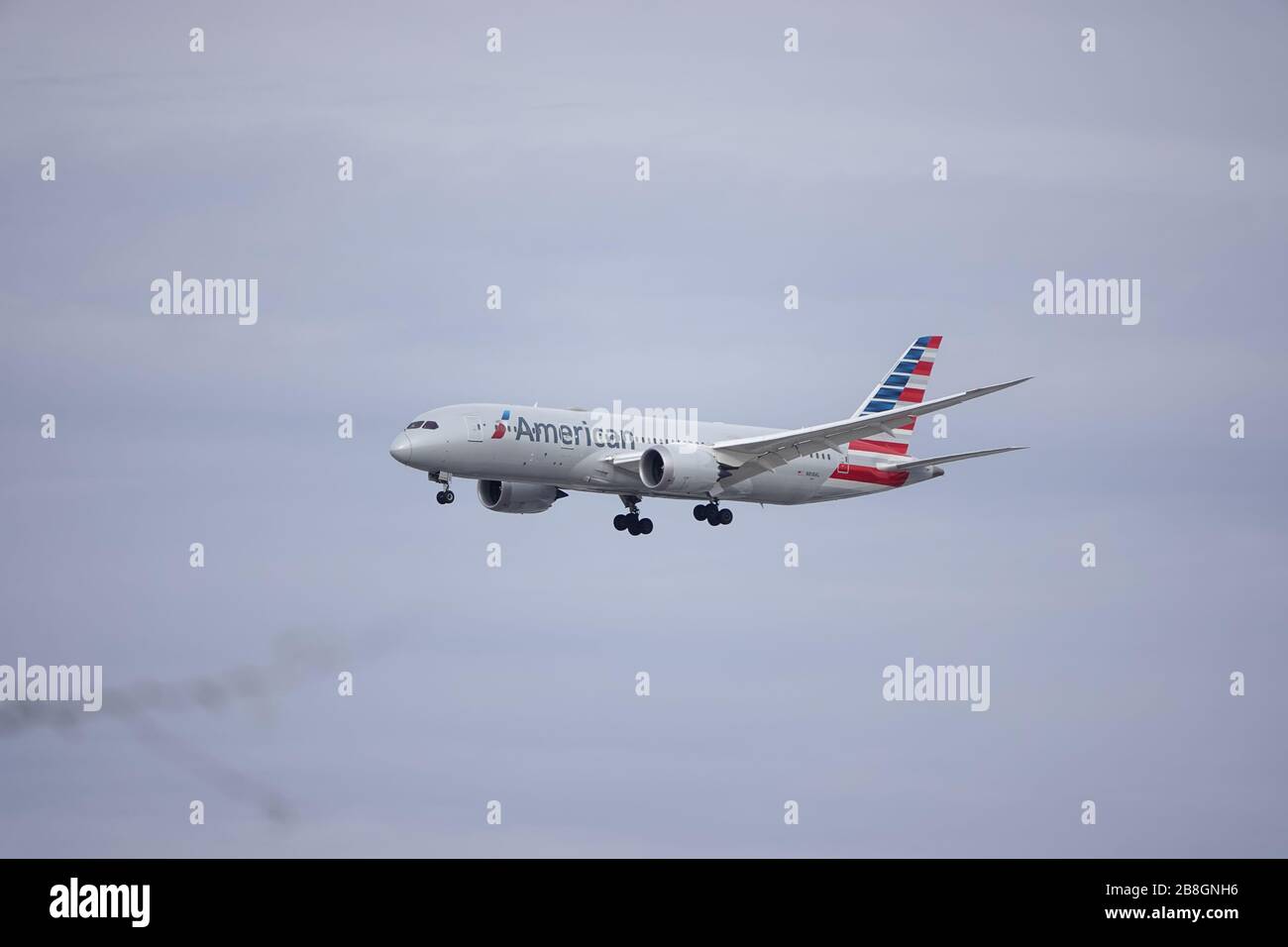 American Airlines Boeing 787-8 Dreamliner Aircraft N818AL in discesa per l'atterraggio all'aeroporto internazionale McCarran; dicembre 2019 Foto Stock