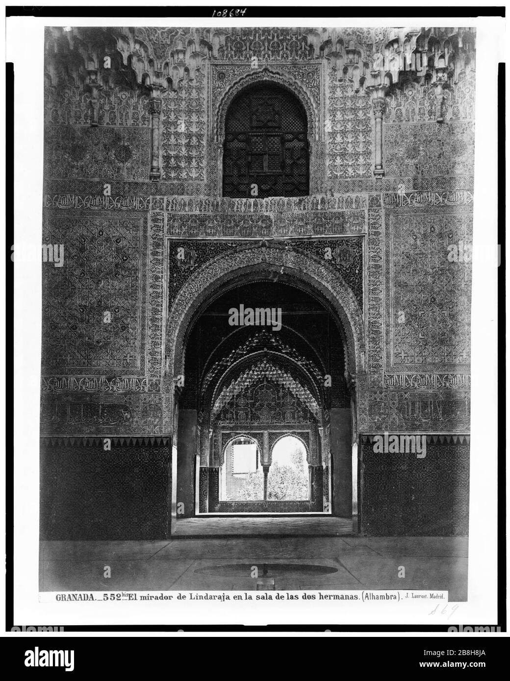 Granada. El mirador de Lindaraja en la Sala de las Dos Hermanas (Alhambra) - J. Laurent. Madrid. Foto Stock