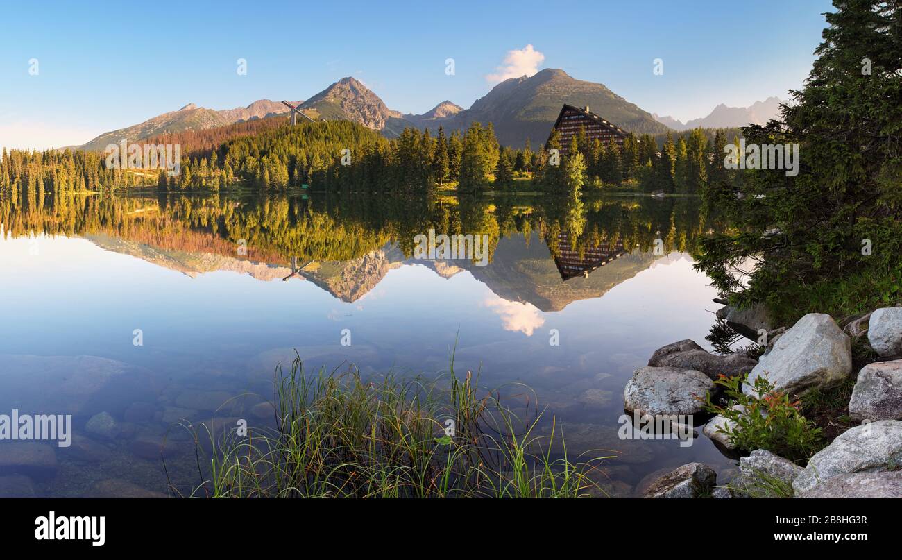 Lago di montagna - Strbske pleso Foto Stock