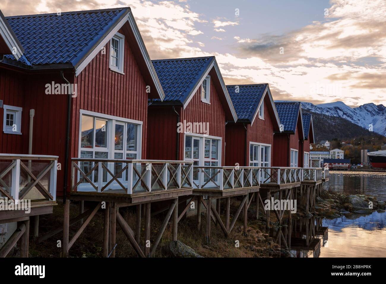 Cottage dei pescatori, Børøya, Vesterålen; Norvegia settentrionale Foto Stock