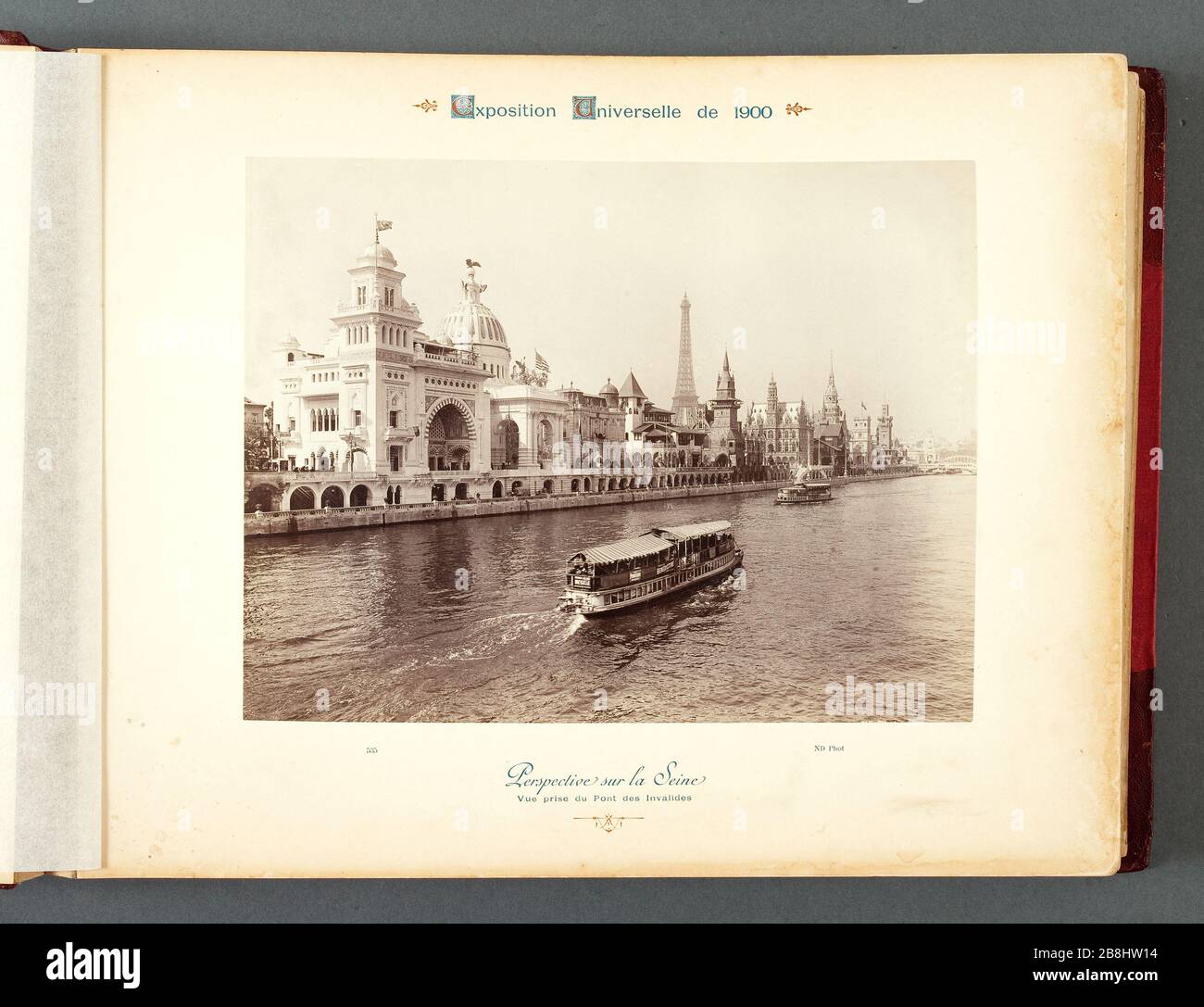 WORLD EXPO PARIS 1900 - PROSPETTIVA SULLA SENNA - CUE MAKING THE BRIDGE OF THE DISABLED EXPOSITION UNIVERSELLE PARIS 1900. Prospettiva sur la Seine - vue Prise du pont des Invalides. Photographie de Neurdein Frères. Musée des Beaux-Arts de la Ville de Paris, Petit Palais. Foto Stock