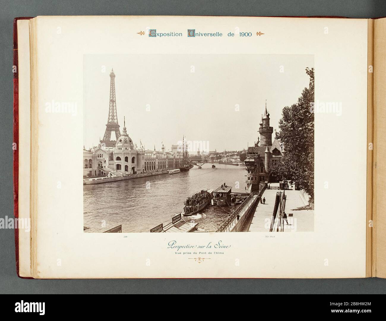 WORLD EXPO PARIS 1900 - PROSPETTIVA SULLA SENNA - PER LA REALIZZAZIONE DI BRIDGE ALMA EXPOSITION UNIVERSELLE PARIS 1900. Prospettiva sur la Seine - vue Prise du pont de l'Alma. Photographie de Neurdein Frères. Musée des Beaux-Arts de la Ville de Paris, Petit Palais. Foto Stock