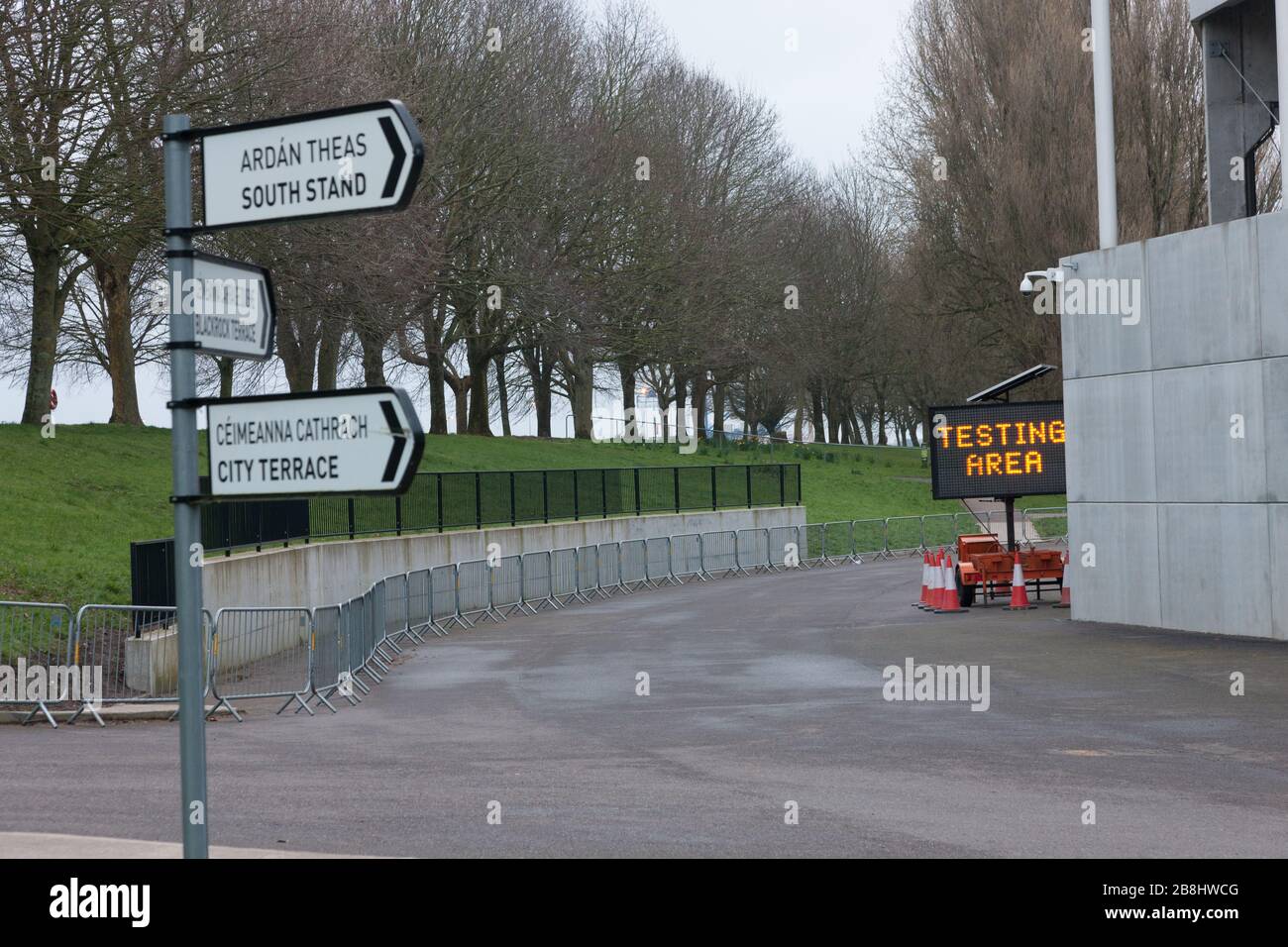 Cork City, Cork, Irlanda. 22 marzo 2020. Un centro di test drive-thru per l'area di Coronavirus Covid 19 è stato istituito presso il Pairc UI Chaoimh Grounds della GAA a Marina di Cork, Irlanda. - credito; David Creedon / Alamy Live News Foto Stock