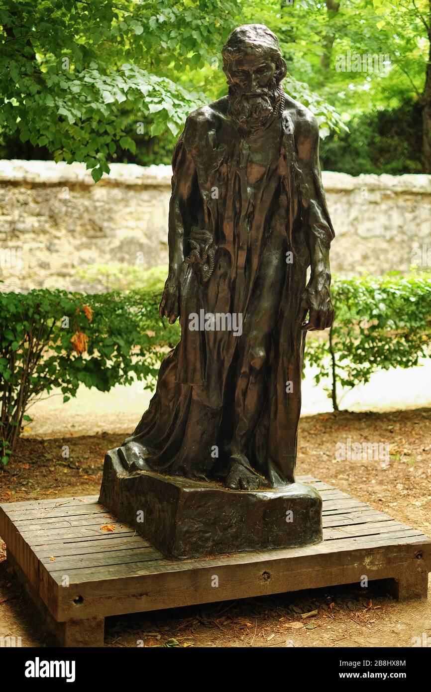 Scultura a lunghezza intera "Eustache de Saint-Pierre, Monumental" dal Les Bourgeois de Calais di Auguste Rodin nel giardino del Musée Rodin di Parigi Foto Stock