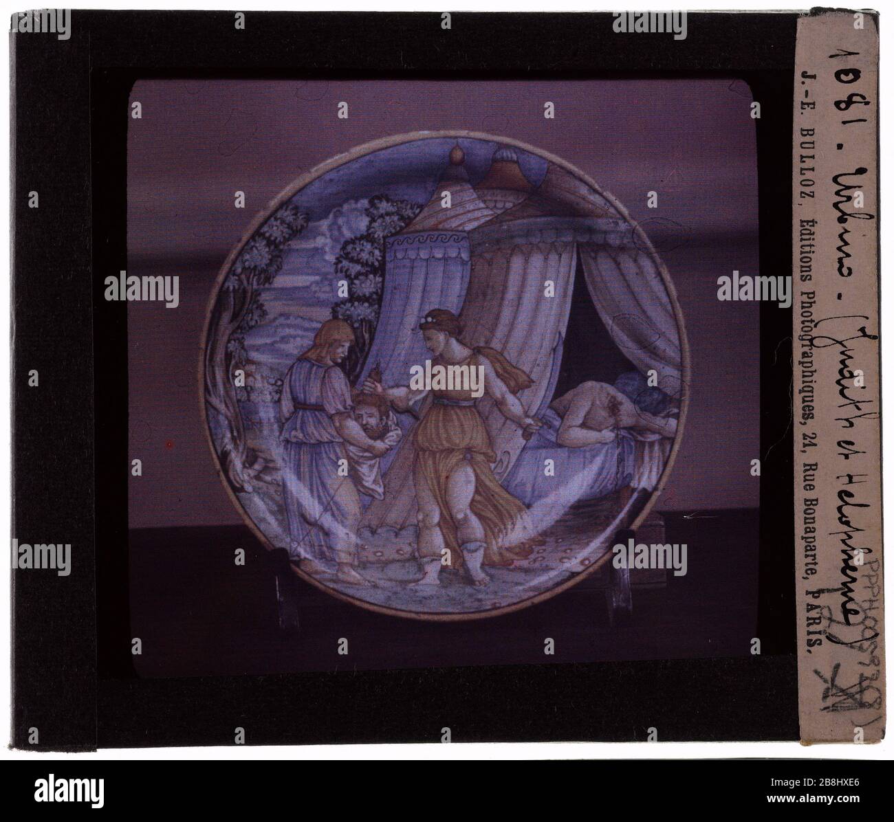 Faience italiana a colori. Judith e Holofernes Faïences italiennes en couleur. "Judith et Holopherne". Plaque de Projection couleur. 1900-1930. Fotografie di Jacques-Ernest Bulloz (1858-1942). Musée des Beaux-Arts de la Ville de Paris, Petit Palais. Foto Stock