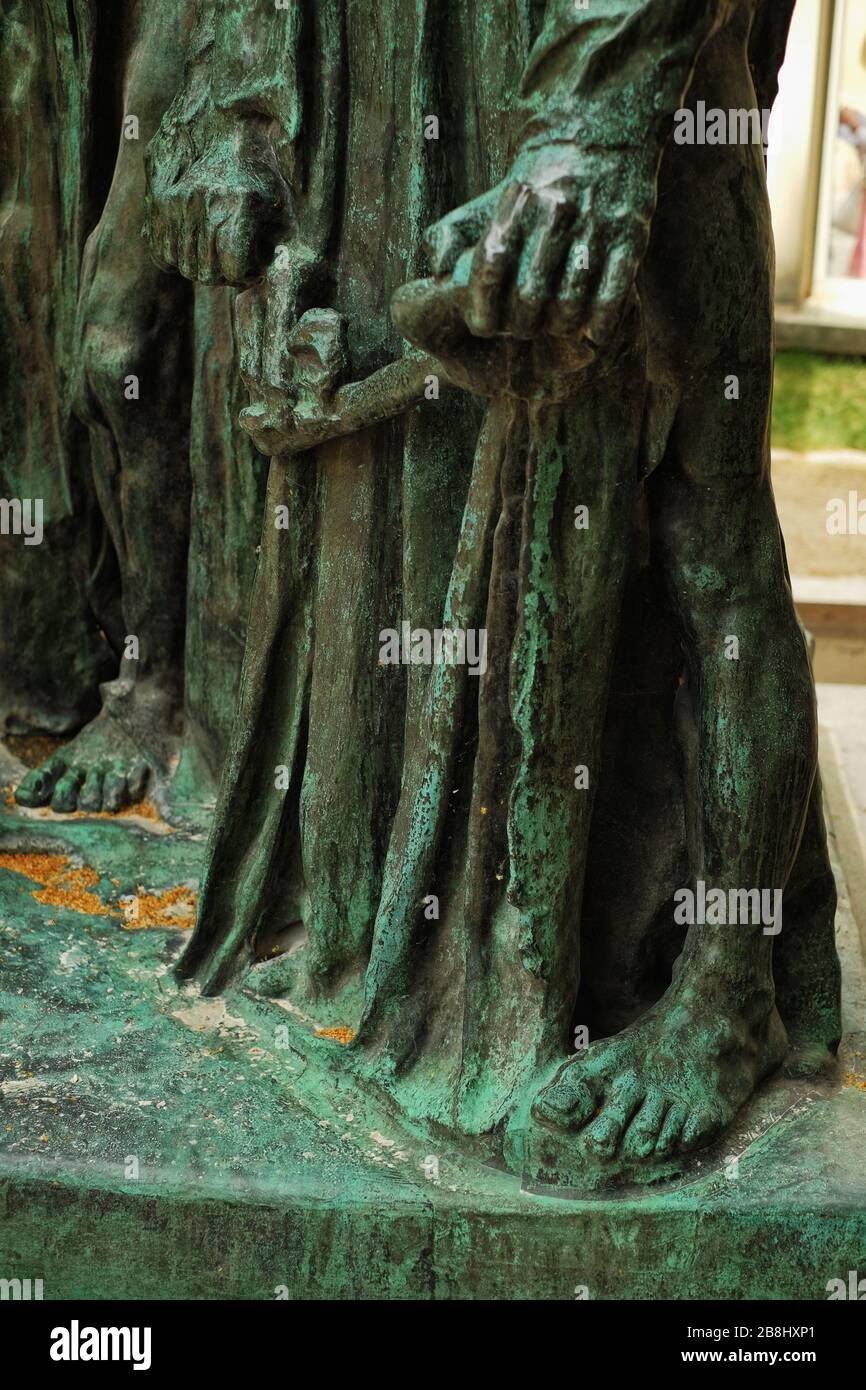 La chiave per la città, particolare dei Burghers di Calais, drappeggio, piedi di grandi dimensioni, una scultura piena di emozioni di Auguste Rodin, Musée Rodin, Parigi Foto Stock