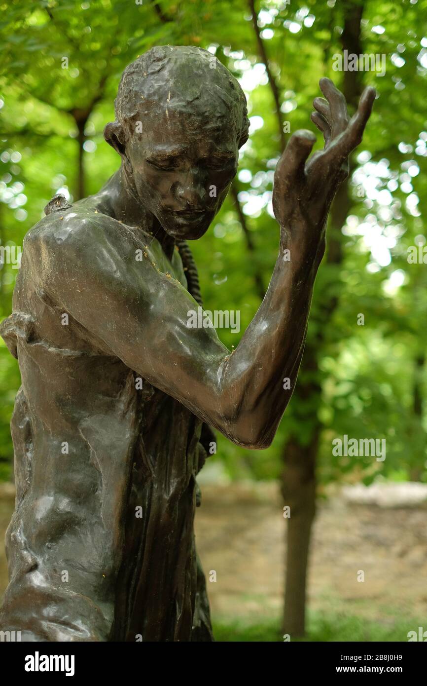 Le Baiser, fronte di fronte e braccio mano distesa, Dettagli della scultura The Burghers of Calais al Musée Rodin, Parigi Foto Stock