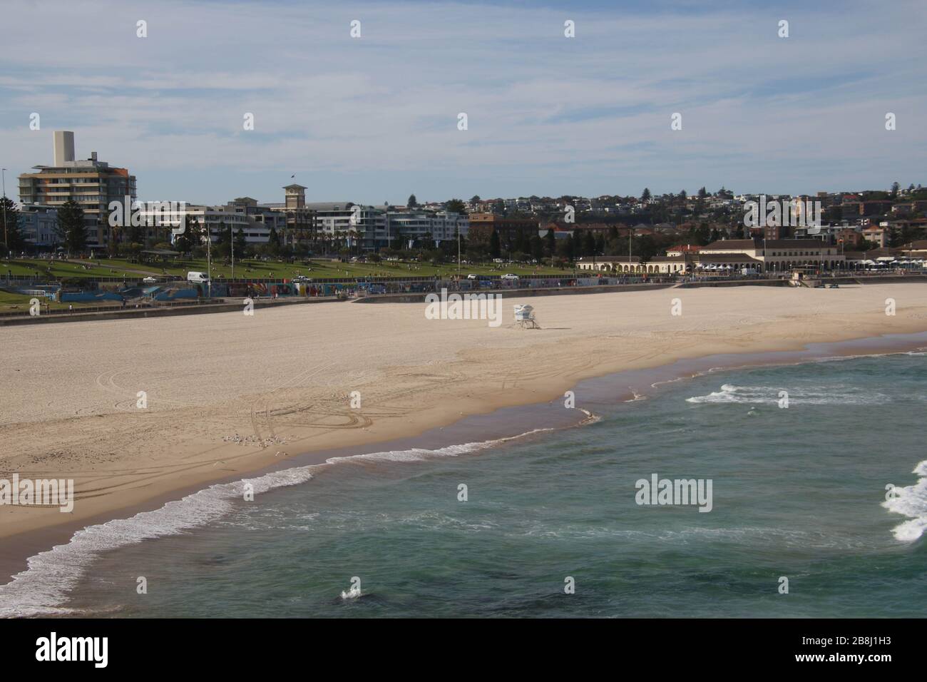 Sydney, Australia. 22 marzo 2020. Il consiglio di Waverley ha chiuso le sue spiagge nel tentativo di prevenire grandi raduni di persone a causa del coronavirus (Covid-19). Nella foto: Spiaggia Bondi è vuota. Credit: Richard Milnes/Alamy Live News Foto Stock