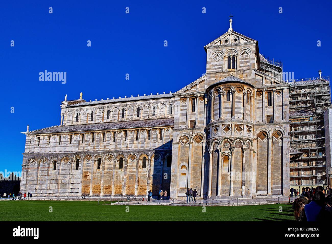 La Piazza dei Miracoli, conosciuta formalmente come Piazza del Duomo, è un'area di 8.87 ettari murata situata a Pisa, Tu Foto Stock