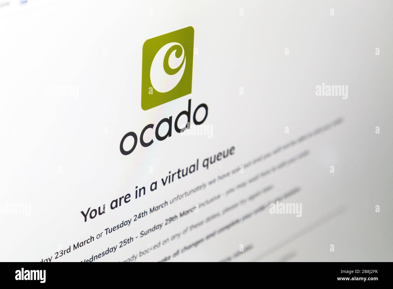 22 marzo 2020 - il negozio online di alimentari di Ocado è sopraffatto con gli acquirenti come il coronavirus causa il blocco, la gente in coda in una coda virtuale per ottenere l'apice di essenziali, Ocado sospende e limita l'accesso al sito web Foto Stock