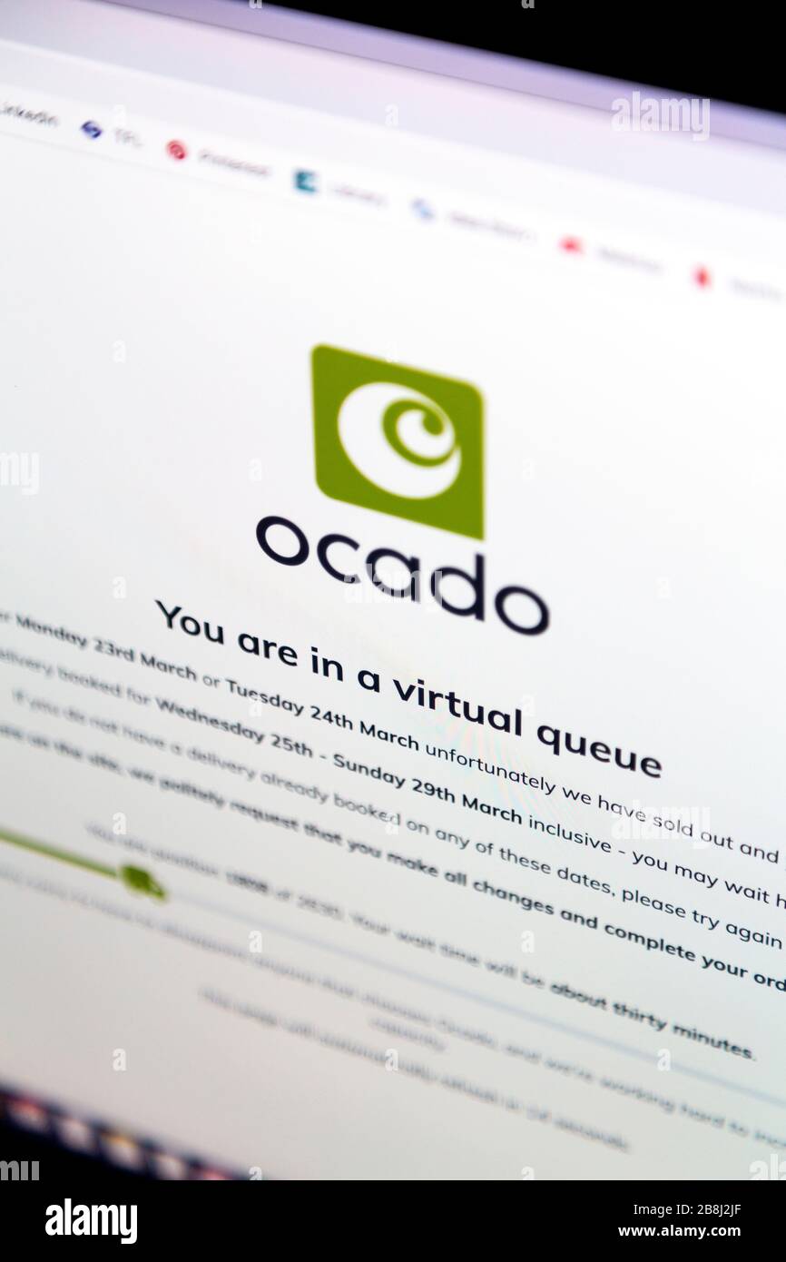 22 marzo 2020 - il negozio online di alimentari di Ocado è sopraffatto con gli acquirenti come il coronavirus causa il blocco, la gente in coda in una coda virtuale per ottenere l'apice di essenziali, Ocado sospende e limita l'accesso al sito web Foto Stock