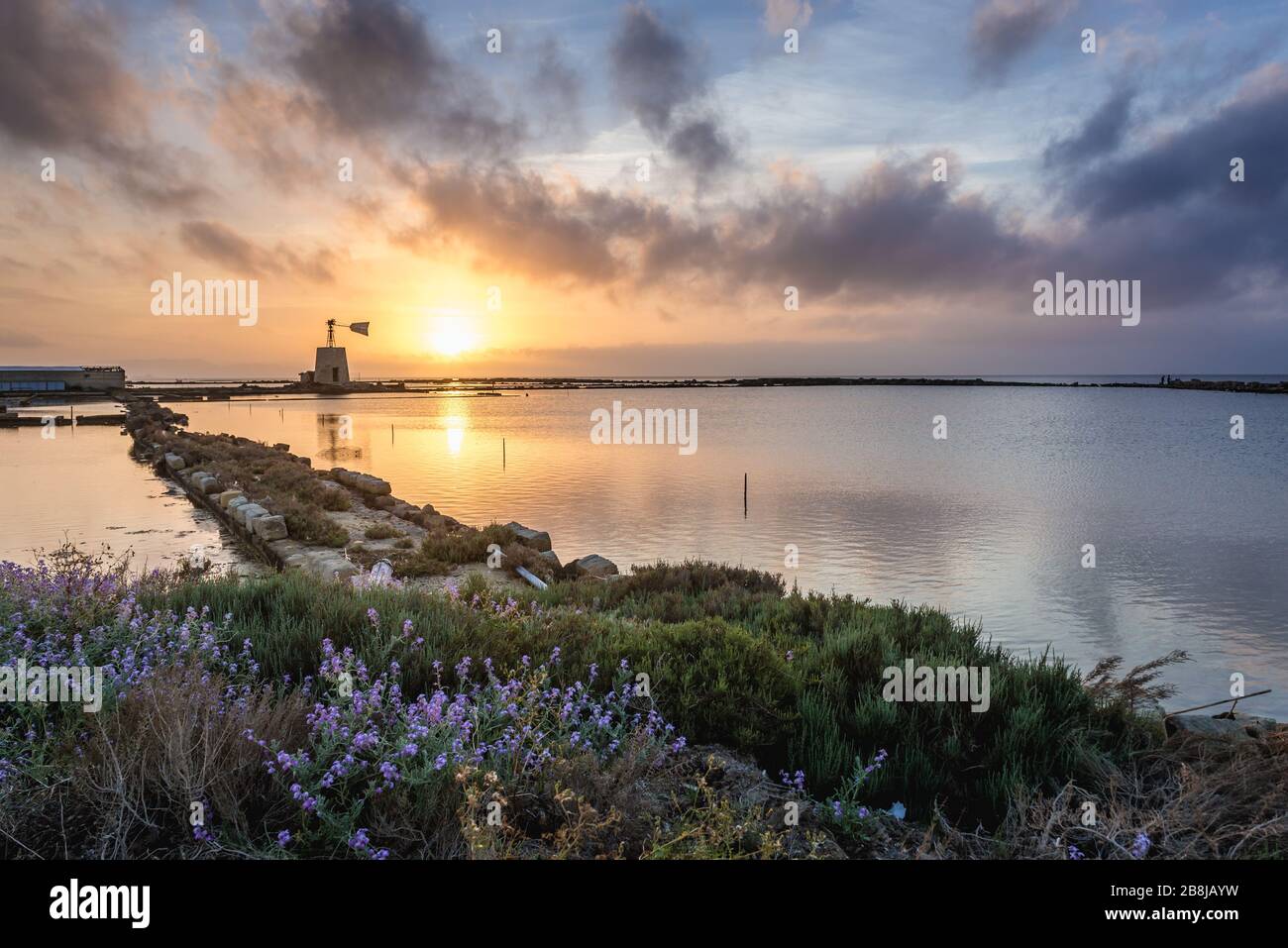 Riserva naturale salina di Nubia - Saline Nubia in frazione Nubia in comune di Paceco, provincia di Trapani, Sicilia, Italia Foto Stock