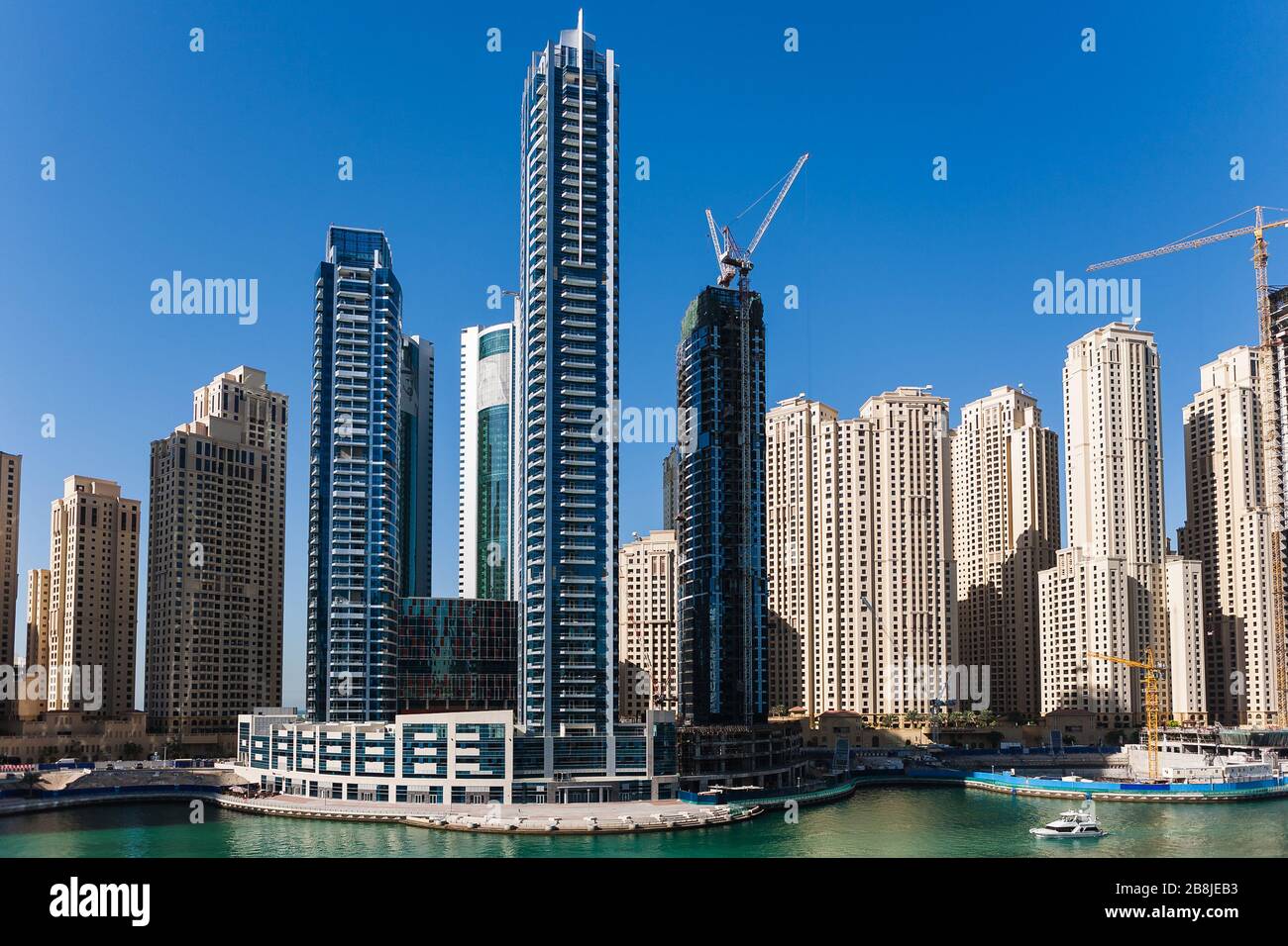 DUBAI, Emirati Arabi Uniti - 22 DICEMBRE: Dubai Marina, il 22 dicembre 2012, Dubai, Emirati Arabi Uniti. Nella città di lunghezza artificiale del canale di 3 chilometri lungo la G persiana Foto Stock