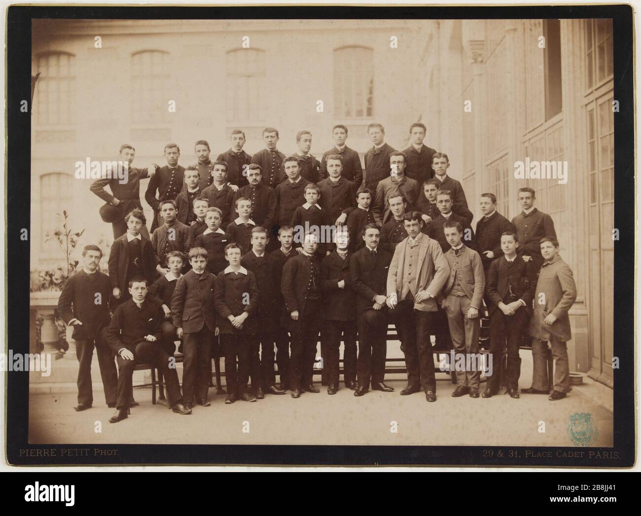 Foto classe Georges Hugo High School Pierre Lanith Petit, dit Pierre Petit (1831-1909). Foto di classe di Georges Hugo au lycée. Albuminé di papier. Vers 1885. Parigi, Maison de Victor Hugo. Foto Stock