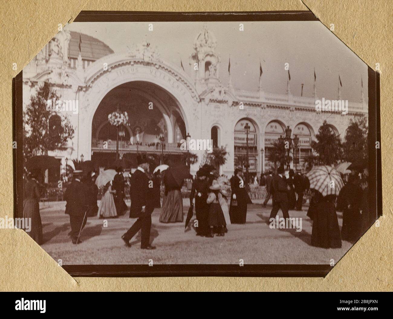 Album della Mostra universale del 1900. Tessuti Palace Anonyme. Album de l'exposition universelle de 1900. Palais des tissus. 1900. Musée des Beaux-Arts de la Ville de Paris, Petit Palais. Foto Stock