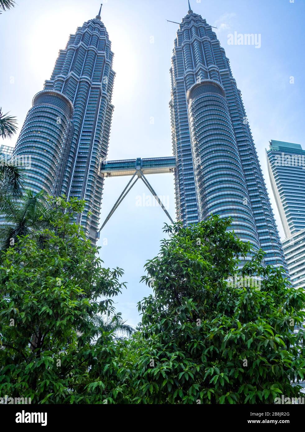 Ponte sopraelevato che collega le Petronas Twin Towers Kuala Lumpur Malaysia. Foto Stock