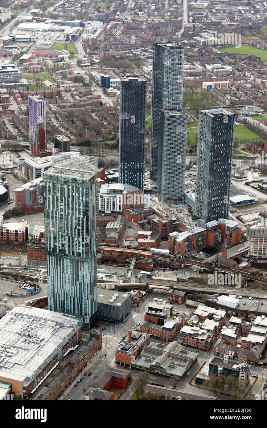 Vista aerea del centro città di Manchester con la piazza Deansgate, o Owen Street grattacieli sviluppo, prominente Foto Stock