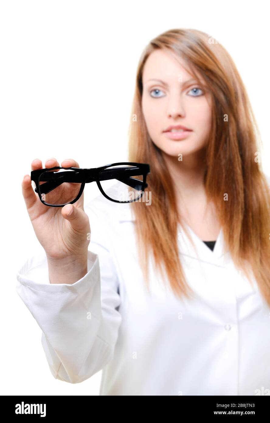 Donna con occhiali e snellen occhio grafico in background Foto Stock