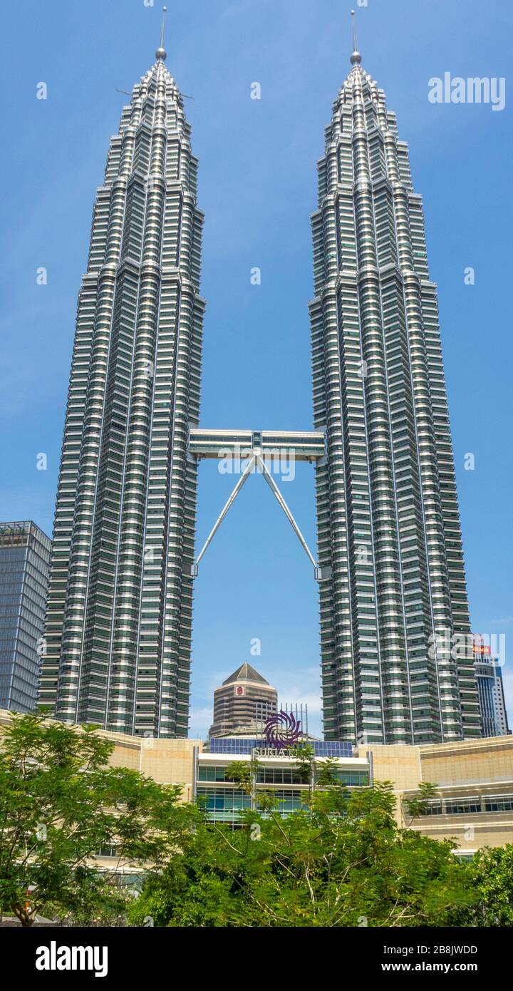 Sure KLCC Shopping Mall alla base delle Petronas Twin Towers Kuala Lumpur Malesia. Foto Stock