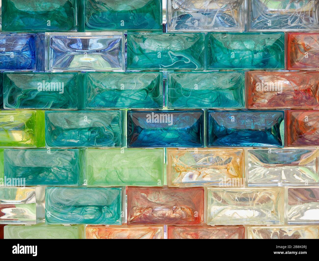 Colorati blocchi di vetro a Venezia a San Giorgio maggiore Foto Stock