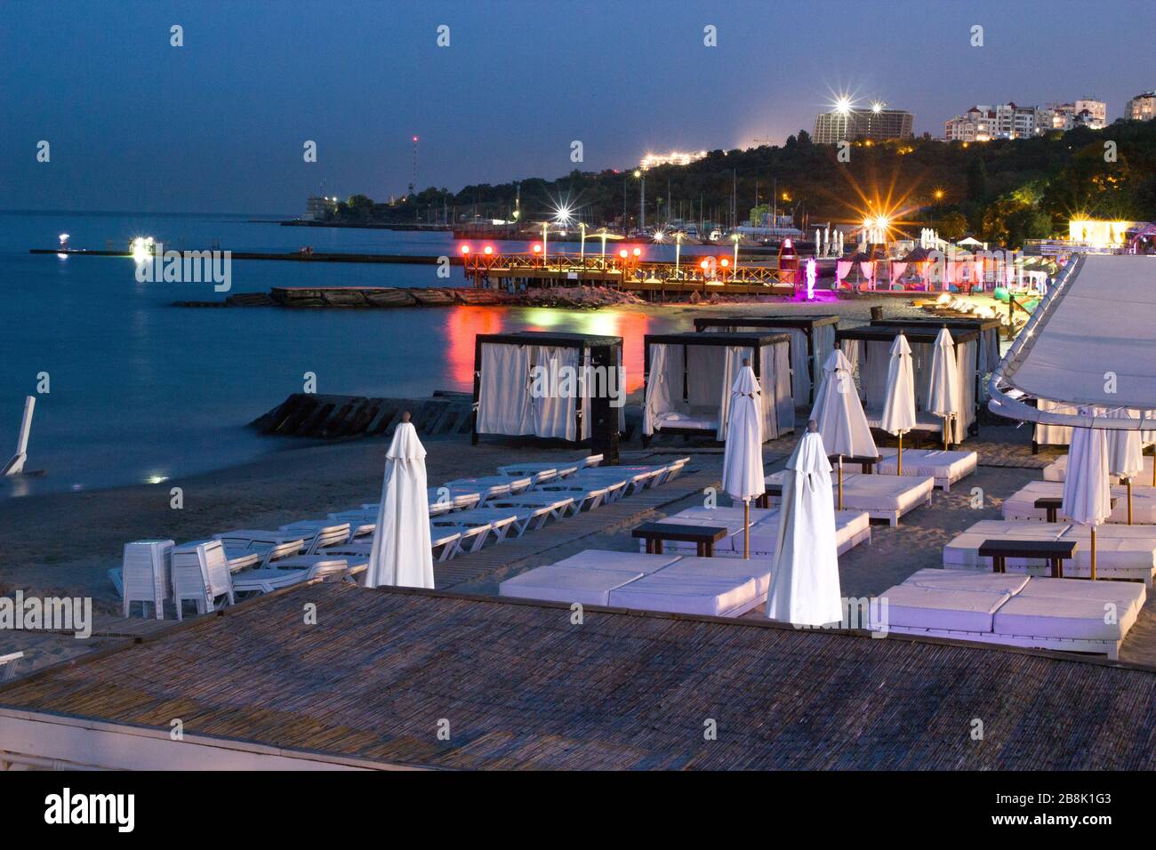 Vista notturna dell'argine nella città di Odessa vicino al Mar Nero Foto Stock