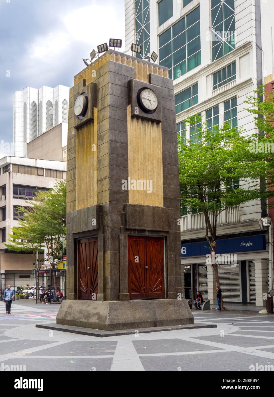 Art deco torre dell'orologio Arthur Oakley Coltman architetto in Medan Pasar Old Market Square Chinatown Kuala Lumpur Malesia. Foto Stock