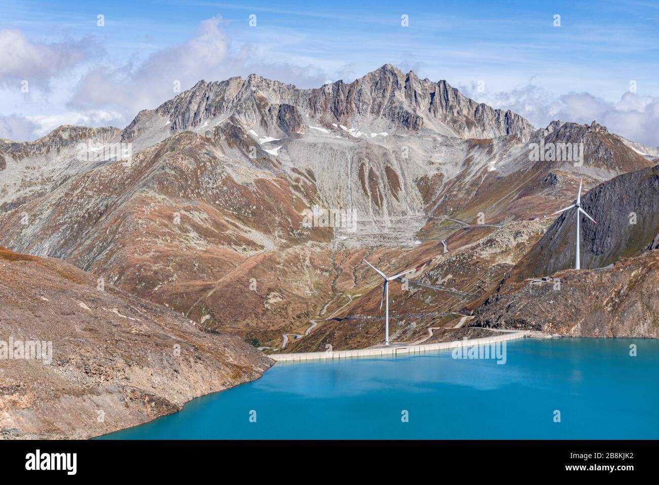 Uno dei tanti laghi di alta quota delle Alpi, al confine tra Italia e Svizzera, vicino alla città di Riale. Foto Stock