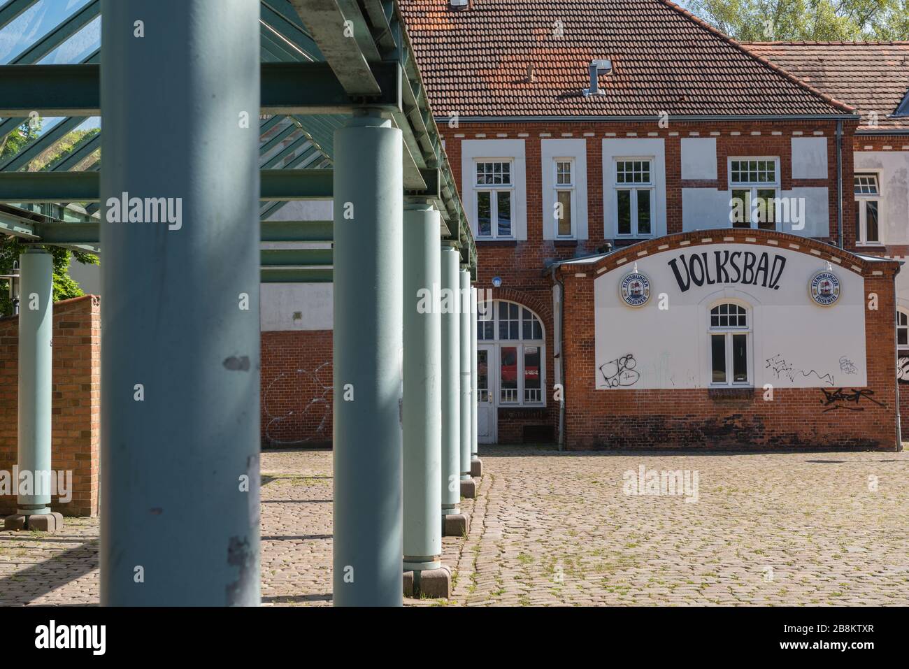 Volksbad del 1900, un ex bagni interni, ospita oggi un centro culturale, Città di Flensburg, Schleswig-Holstein, Germania del Nord, Europa, Foto Stock