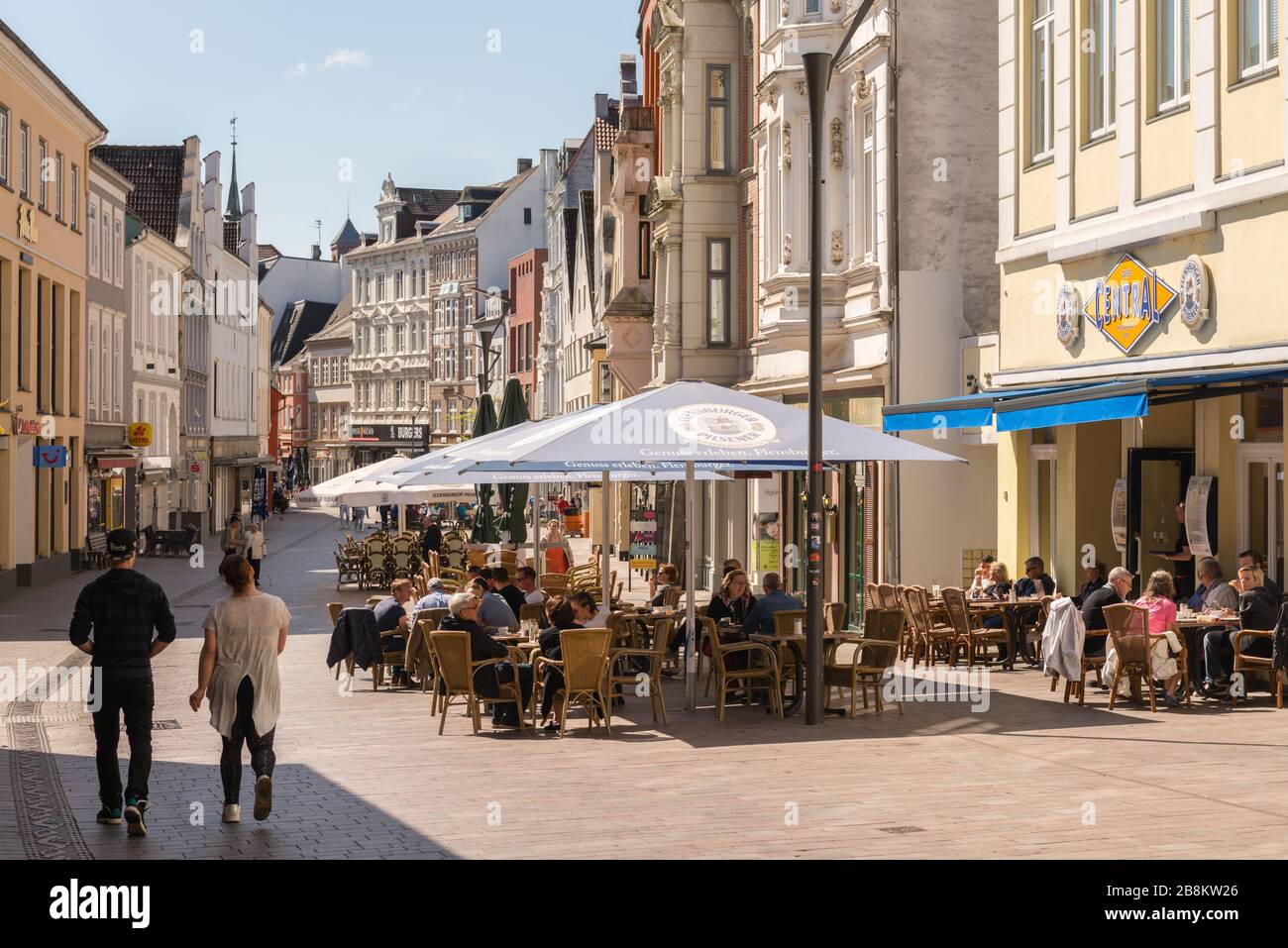 Zona pedonale con centro commerciale nella città di Flensburg sul fiordo di Flenburg, città di confine con la Danimarca, Schleswig-Holstein, Germania del Nord, Europa, Foto Stock