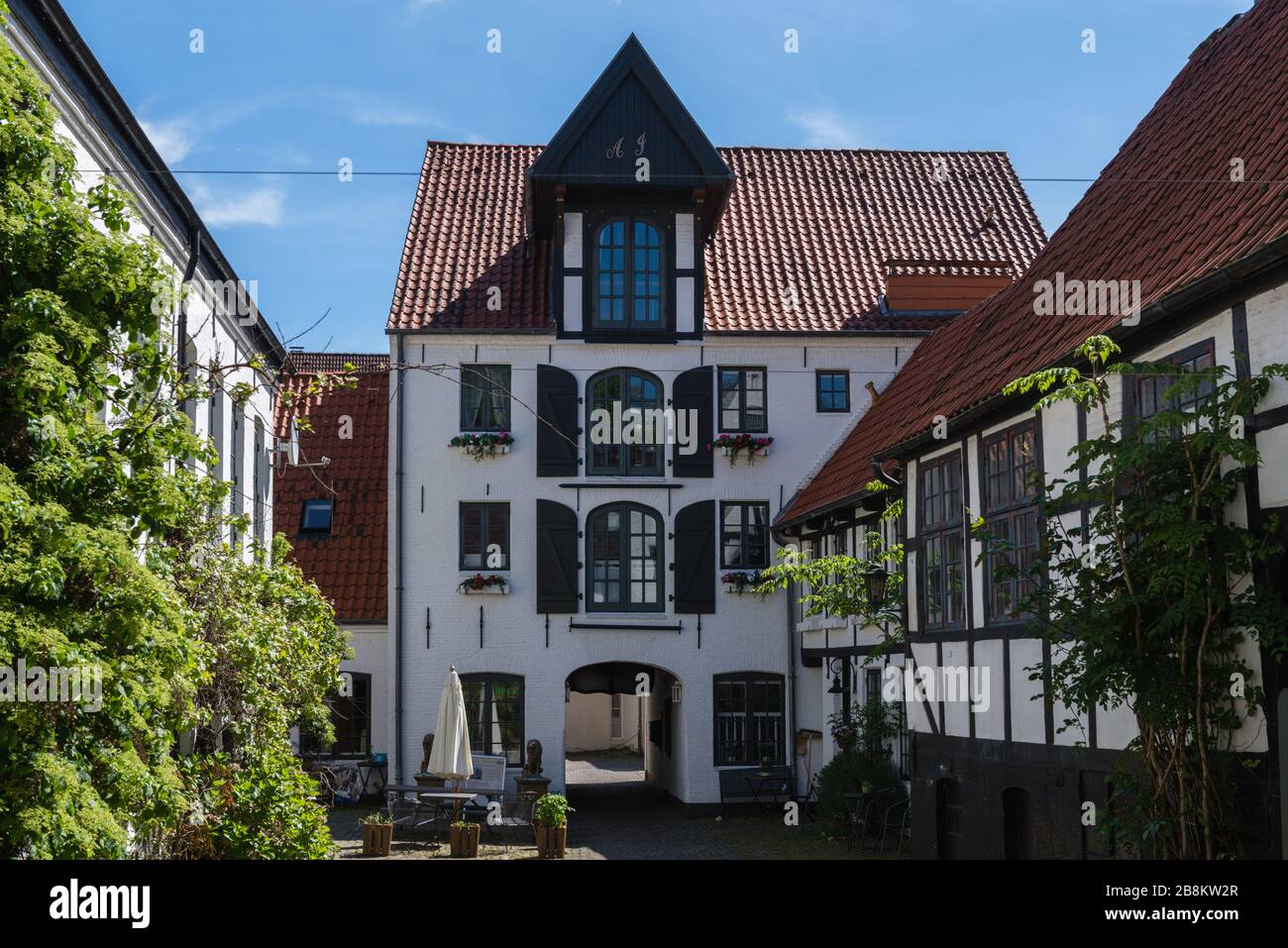 Cortile storico nella città di Flensburg sul fiordo di Flenburg, città di confine con Danimarca, Schleswig-Holstein, Germania settentrionale, Europa centrale, Foto Stock