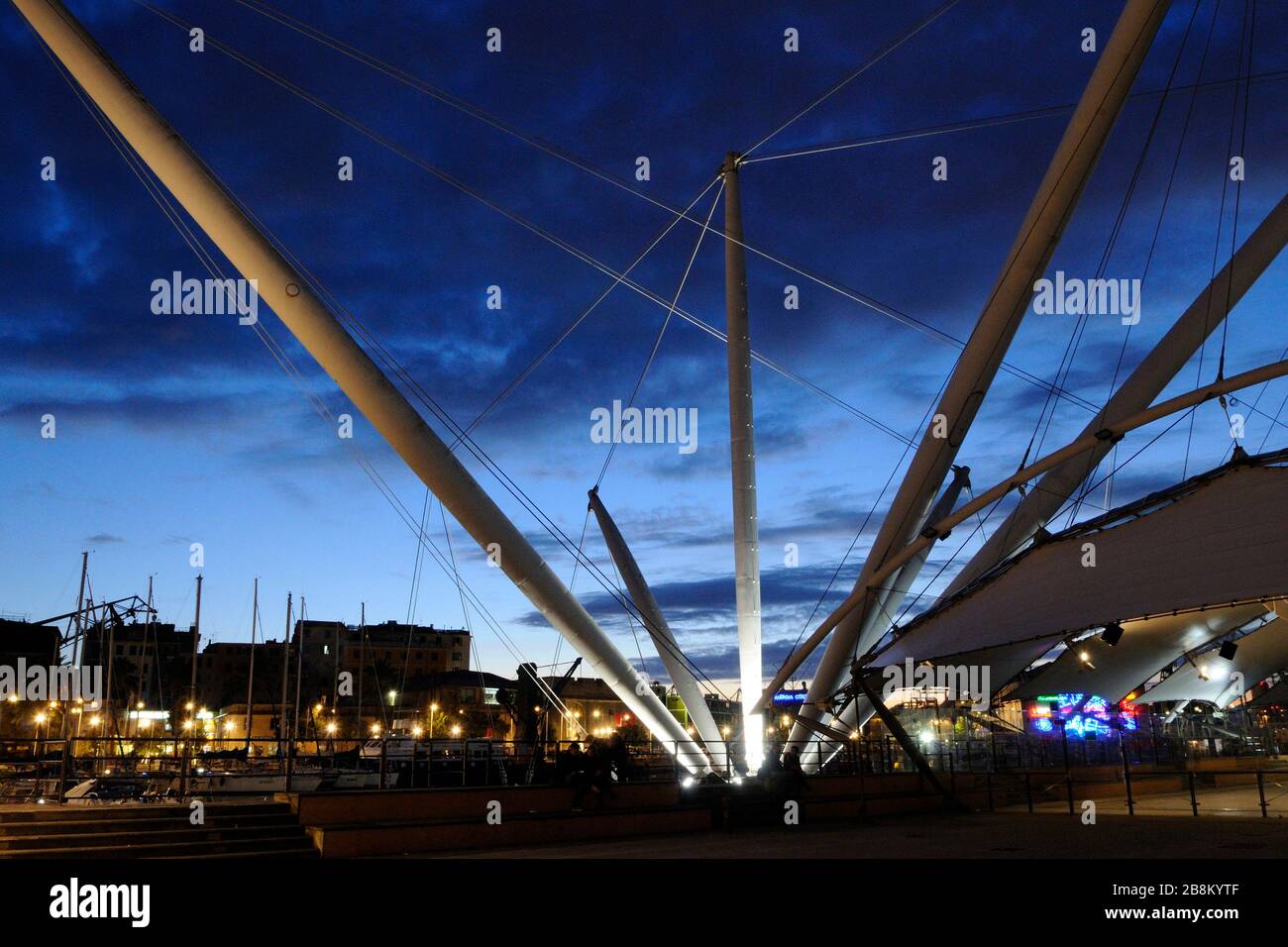 Genova - Liguria - Italia - Il Bigo gru in Genova Porto Antico waterfront Foto Stock