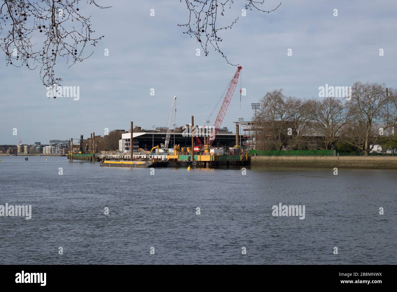 Ristrutturazione di Craven Cottage (Fulham Football Club) Riverside Stand, Stevenage Rd, Fulham, Londra SW6 6HH Foto Stock