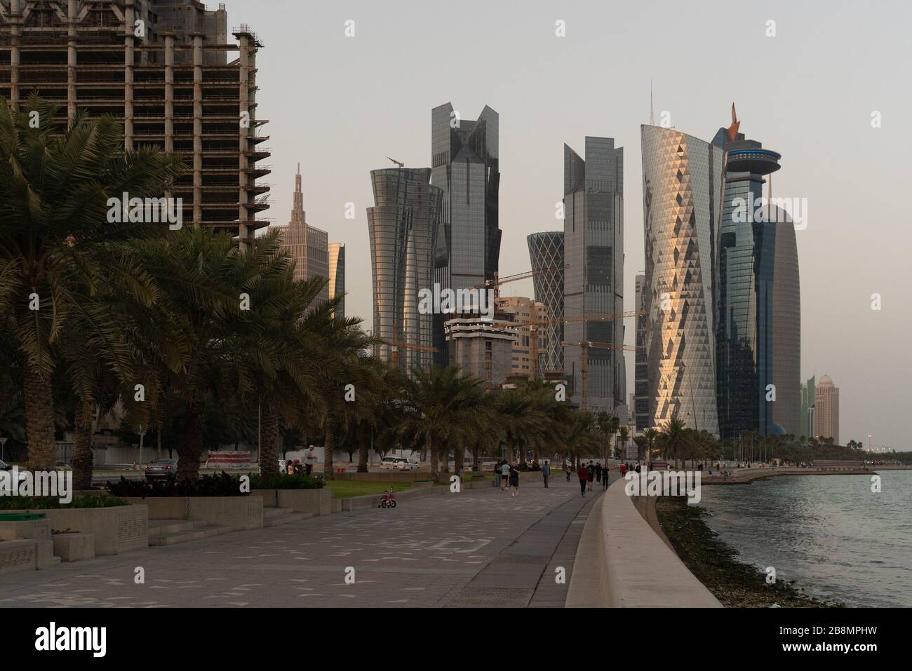 Lo skyline di Doha, la capitale del Qatar Foto Stock