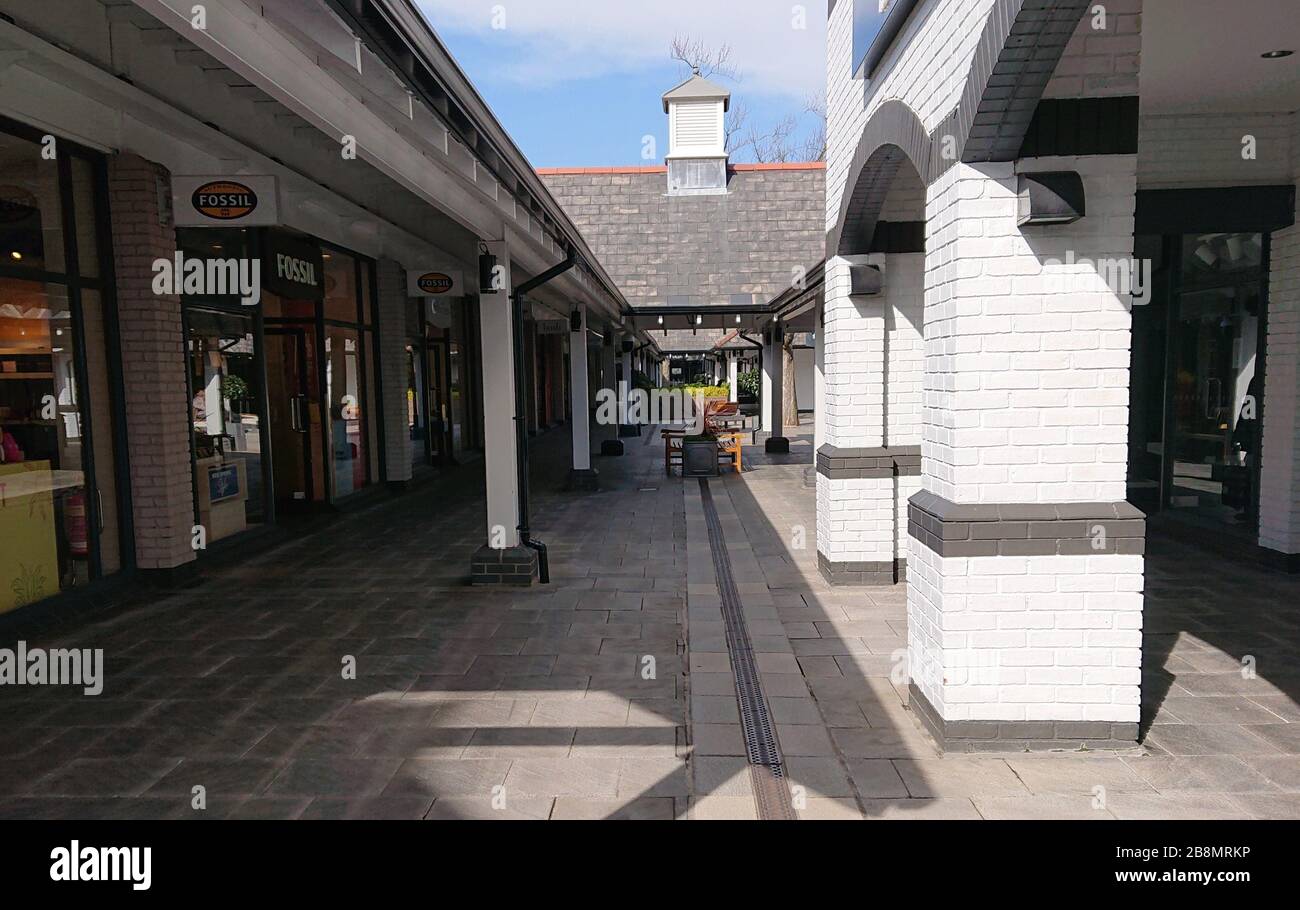 Shopping Parks deserte a causa di Coronavirus Lockdown credit Ian Faircognate/Alamy Stock Photos Foto Stock