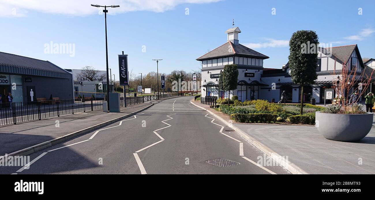 Shopping Parks deserte a causa di Coronavirus Lockdown credit Ian Faircognate/Alamy Stock Photos Foto Stock